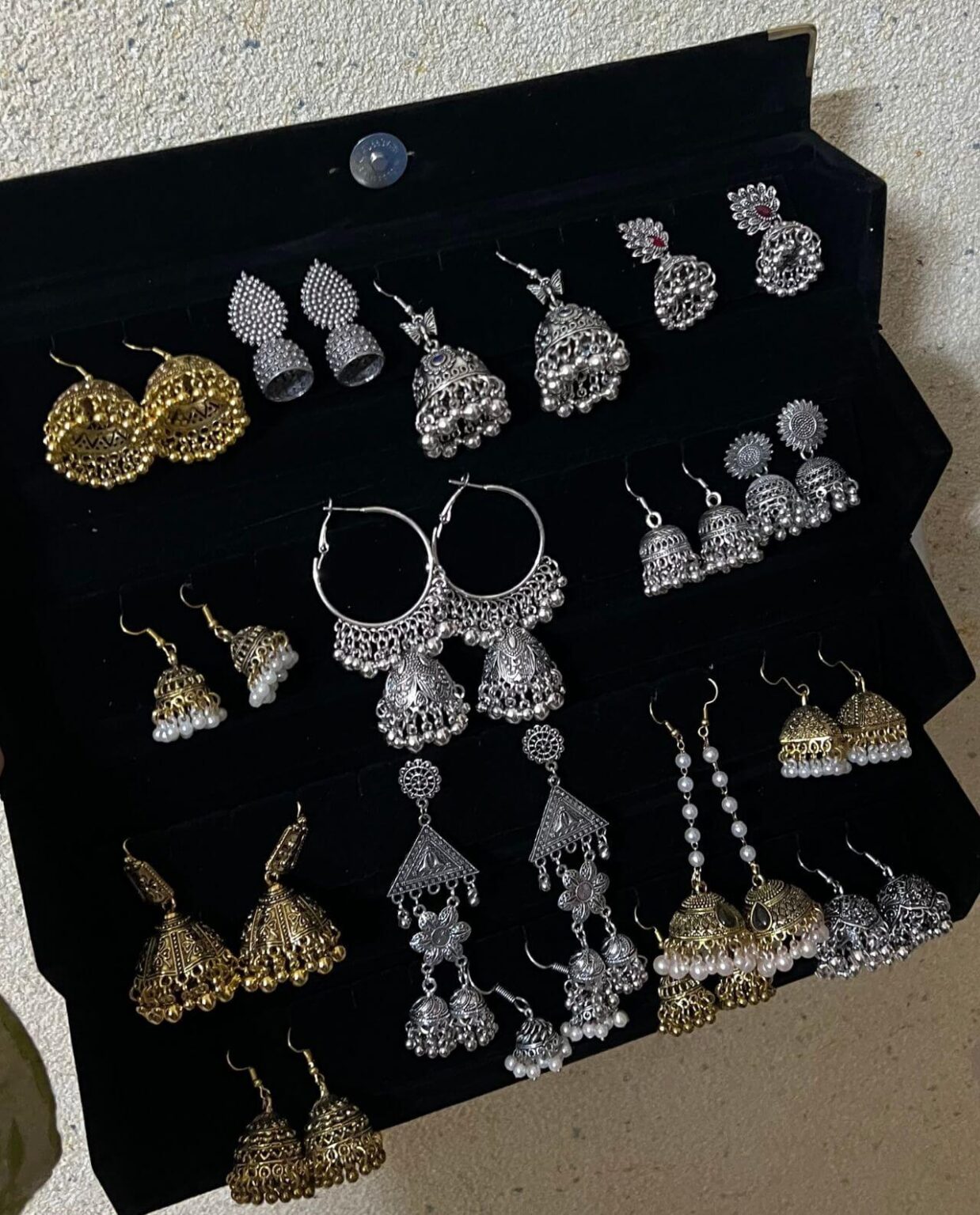Black jhumka box