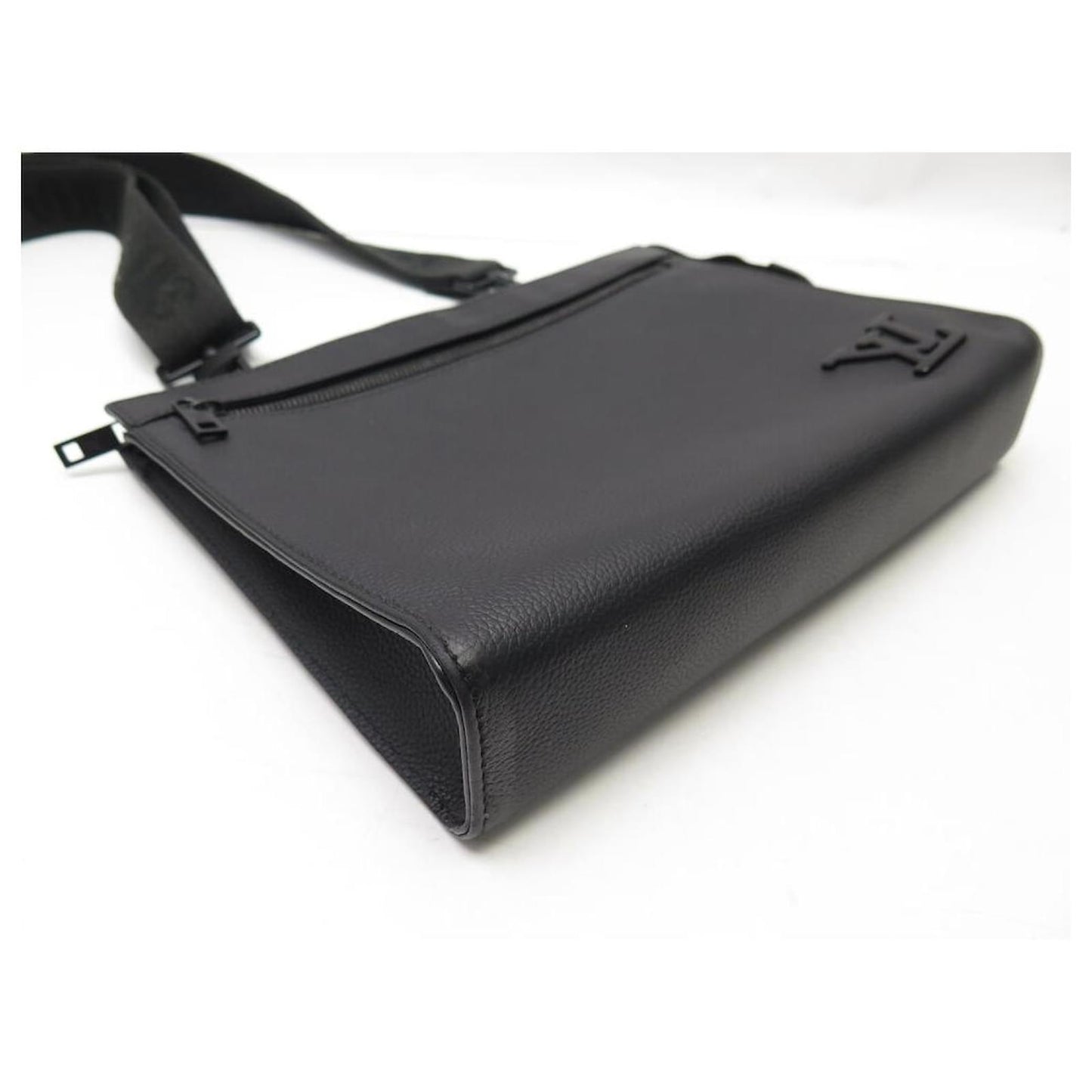 LV Messenger Bag Aerogram Black Leather