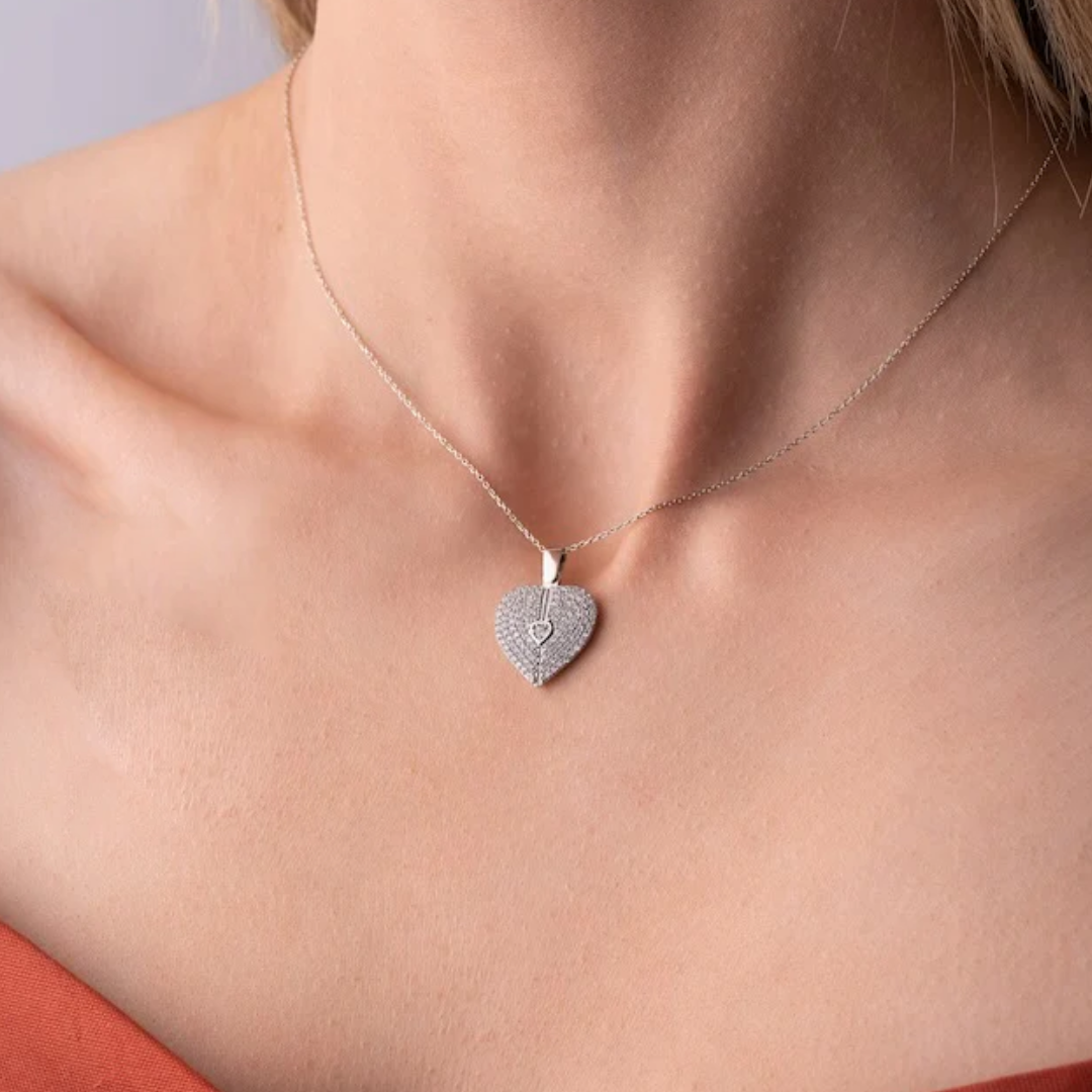 Love Open and Close Creative Necklace